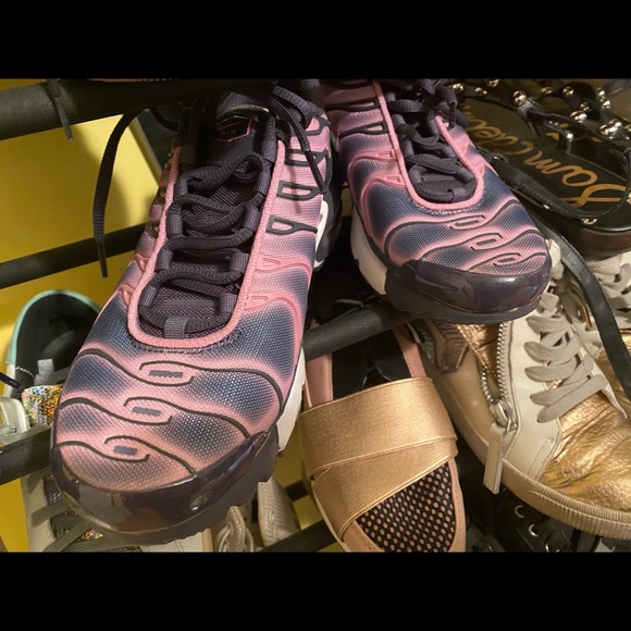 Nike multicolor TN Air gym shoes size 7/7.5 - Picture 4 of 5